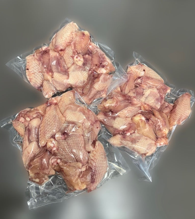 Ailes de poulet nourries au grain du Québec (format géant), 2 kg | Livraison gratuite à Montréal