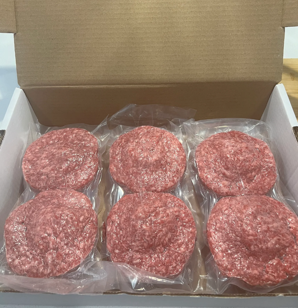 Box of 12 Québec Wagyu Beef Burger Patties – 2 KG (168g Each)